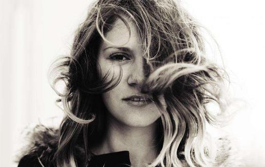 頭發出油多的原因是什么