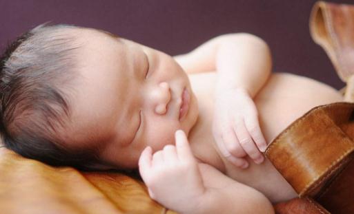 寶寶三個月起就要開始枕枕頭