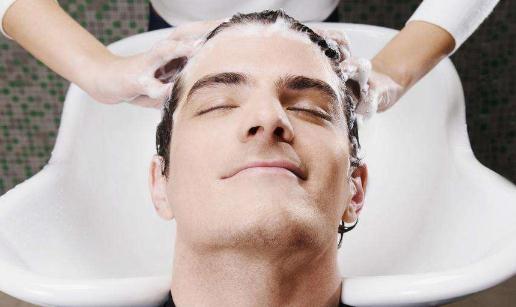 秋冬換季掉發(fā)多 是脫發(fā)病嗎