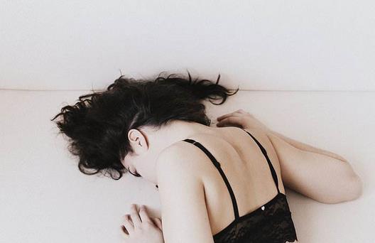 情緒不佳的時候別穿過硬衣服！