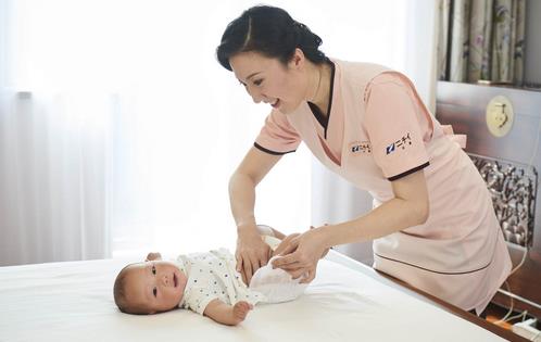 月嫂陪護(hù)對母嬰健康的影響