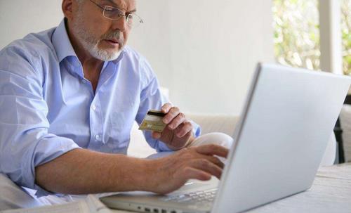 老人適當上網有助防癡呆