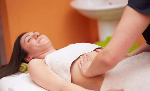 按摩腹部不同地方功效不同哦！