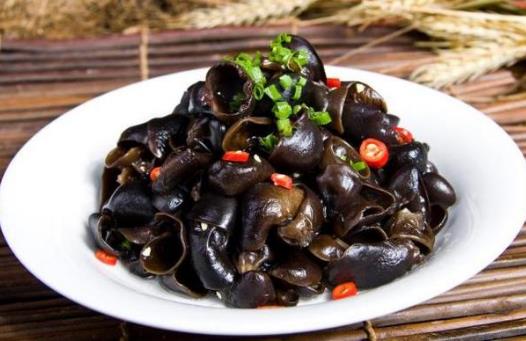 什么人不能吃木耳？木耳不能和什么一起吃