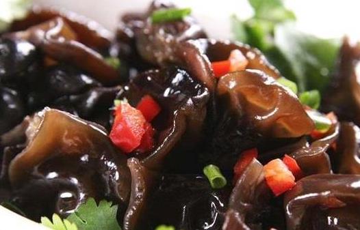 什么人不能吃木耳？木耳不能和什么一起吃