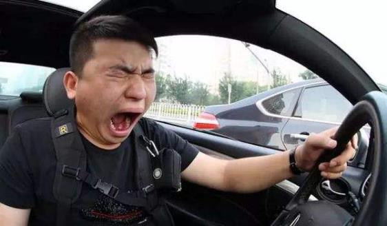 謹防冬天開車犯困頭暈 常開車窗多開外循環