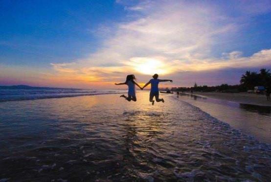 女孩子喜歡你會有的五大表現(xiàn) 表情動作透露好感