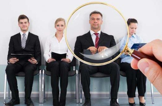 3招對付職場小人 上策:成為領導的心腹