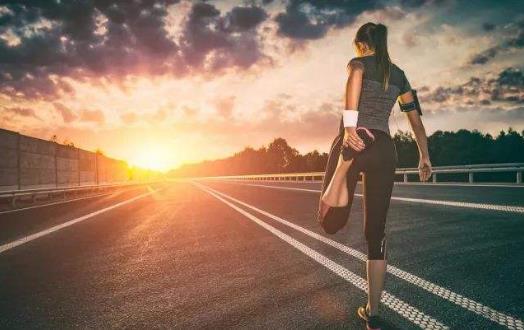 骨科專家稱:爬樓爬山是最笨的運(yùn)動(dòng) 膝蓋磨損嚴(yán)重