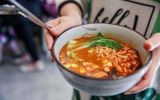 方便面多久吃一次不影響健康 不能吃的是這兩類人