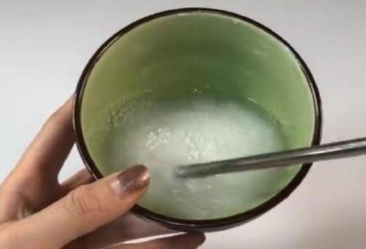 洗衣機半年不洗內部很臟 家政阿姨支招洗衣服更干凈