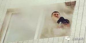 房屋著火夫妻25樓極限逃生 發(fā)生火災(zāi)跑還是不跑