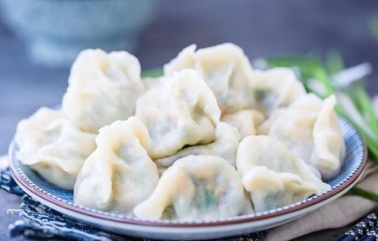 餃子用冷水煮還是沸水煮 開蓋還是不開蓋 要點水嗎