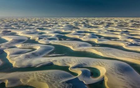 全球最美假沙漠海岸奇觀 百里沙漠里能游泳