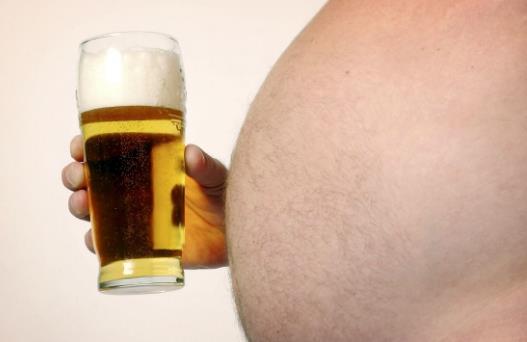 啤酒肚與啤酒的關(guān)系 教你幾個(gè)動(dòng)作輕松減掉啤酒肚