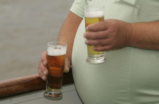 啤酒肚與啤酒的關(guān)系 教你幾個(gè)動(dòng)作輕松減掉啤酒肚