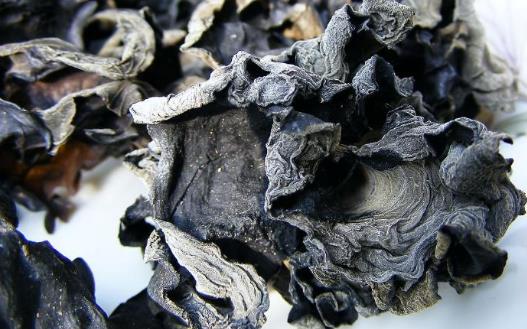 黑色食物可以補腎 常吃黑米補腎養身