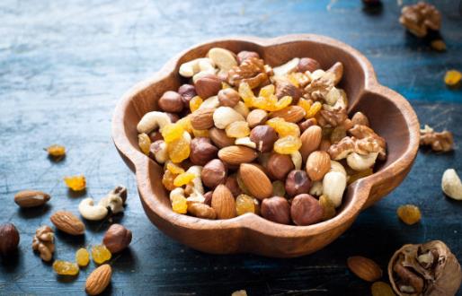 頭發枯燥、脫發怎么辦?醫生:常吃這三物,頭發烏黑柔順