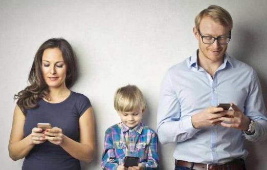 總玩手機(jī)脖子痛？手指痛？你可能是得了“手機(jī)病”