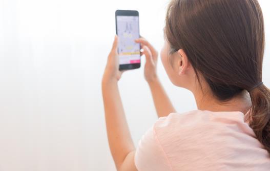 總玩手機(jī)脖子痛？手指痛？你可能是得了“手機(jī)病”