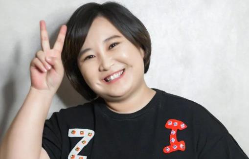 想醉倒在酒窩里 甜甜的酒窩可以后天形成哦