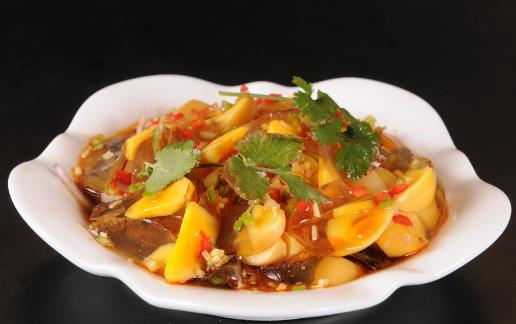 不粘刀,切出美觀的皮蛋!