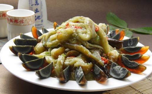 不粘刀,切出美觀的皮蛋!