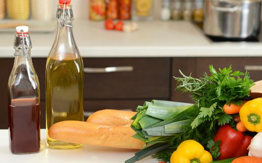 廚房用油 依低溫中溫高溫等不同烹調方式來預備