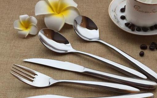 刀叉的用法竟有有歐式美式 教你正確而優雅地使用刀叉