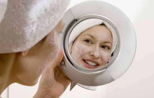 敷面膜要避免的幾個誤區 敷面膜也是有很多講究的