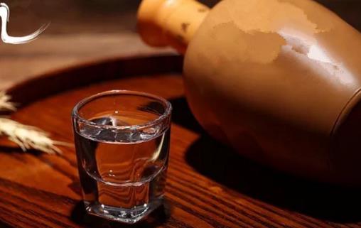 飲酒對(duì)身體真的沒有一點(diǎn)幫助 借酒消愁傷心淚流