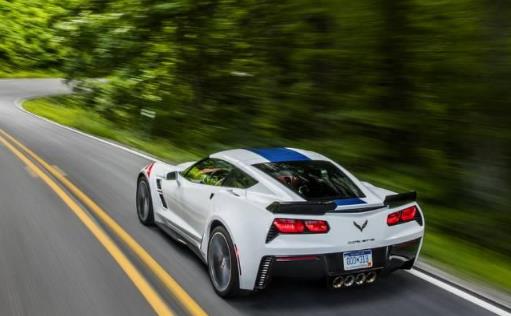 科學的駕駛姿勢你知道嗎? 途駕車時應注意哪些問題呢