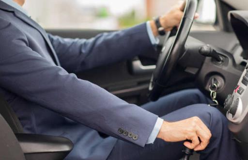 科學的駕駛姿勢你知道嗎? 途駕車時應注意哪些問題呢