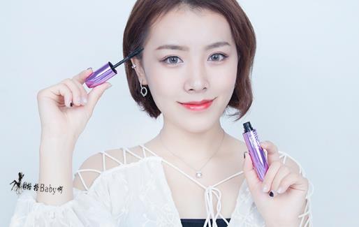 護理皮膚 記得盡量的不要忽略了眼睛周圍