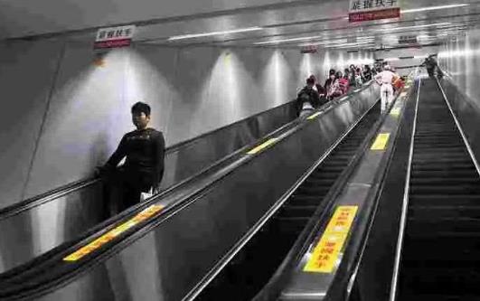 多多了解安全乘坐扶手電梯須知 避免電梯“吃人”
