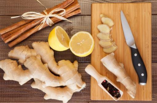 每天睡前堅(jiān)持用生姜貼肚臍 生姜的養(yǎng)生功效大全