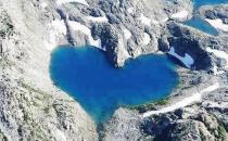 ?帶她到這全球五大天然心型湖 給她一個浪漫驚喜吧