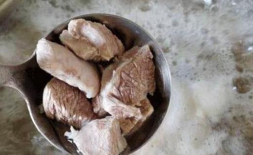 煮肉時(shí)上面的浮沫到底是精華還是臟東西?下次別再傻傻的