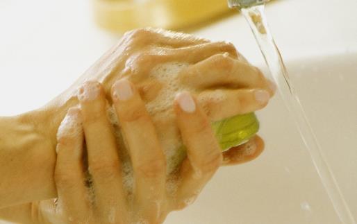 感冒雖然我們不能制服它 但還是有預防和緩解癥狀的辦法