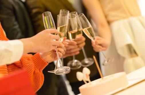 喝酒者,酒后少做4件事!喝酒時做到“3多、3少”,減少酒