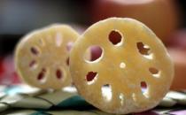 蓮藕清熱涼血營養價值高 挑選要聞氣味看顏色嘗味道