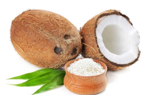 椰子光喝水太浪費了！教你快速剝開椰子享用椰肉很多人買