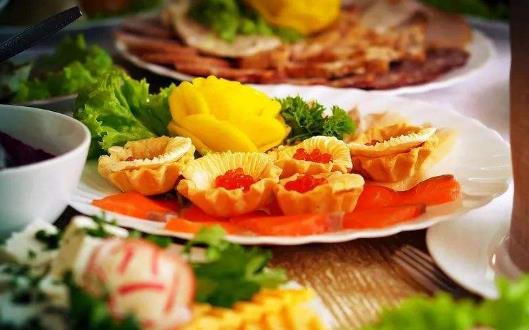 飲食規(guī)律可促進(jìn)人體新陳代謝 成年人合理飲食建議