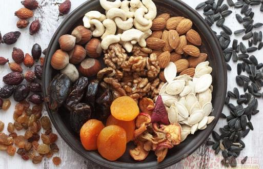 這種堅果好處多,若中老年人堅持吃2周,身體7大好處顯而易