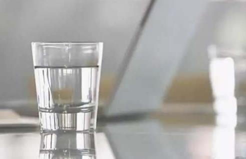 晨起空腹喝水到底好還是不好