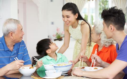 飯后堅(jiān)持6種習(xí)慣，無論男女，長(zhǎng)壽不會(huì)相負(fù)