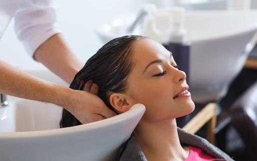 老人洗頭護發注意事項 頭發干透再睡覺