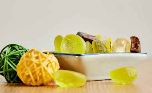 為何會有蟲牙？是糖吃出來的，還是蟲子咬的？大部分家長