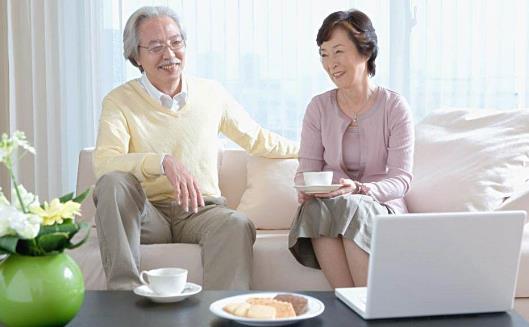 長期便秘是老年人的一顆定時炸彈 揉肚子促進腸蠕動