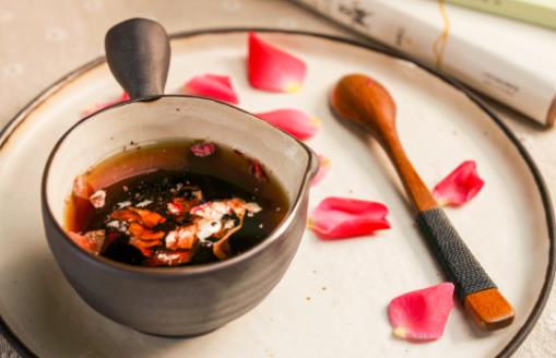 女人大姨媽拜訪,就該常喝紅糖水?可醫(yī)生卻說紅糖水最好別多喝?